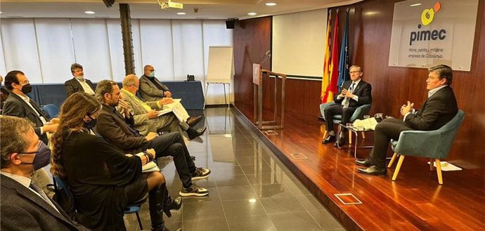 Moment de la reunió entre el conseller d'Economia i Hisenda de la Generalitat, Jaume Giró, amb el Comit Executiu de Pimec