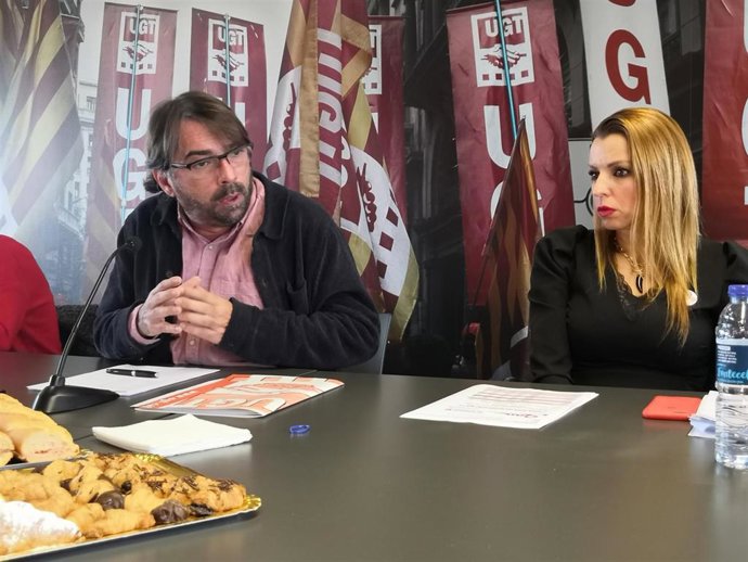 Archivo - El secretario general de UGT de Catalunya, Camil Ros, y la secretaria de Política Sindical, Nuria Gilgado, en una imagen de archivo.