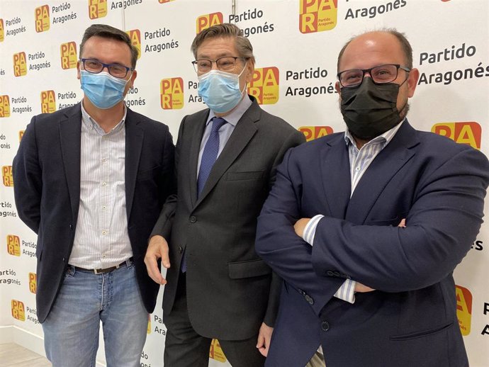 El presidente del PAR, Arturo Aliaga; el vicepresidente, Roque Vicente; y el secretario general, Alberto Izquierdo.