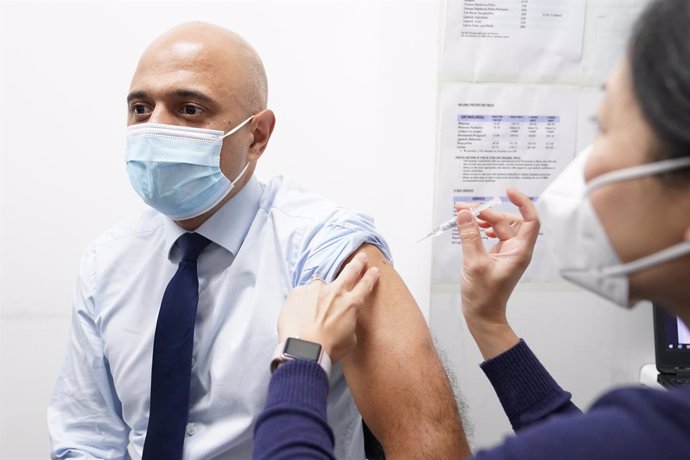 12 October 2021, United Kingdom, London: UK Health Secretary Sajid Javid receives his flu vaccine at a pharmacy in Westminster, London. Photo: Stefan Rousseau/PA Wire/dpa