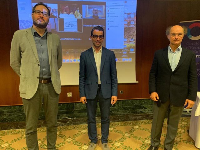 El conseller de Fondos Europeos, Universidad y Cultura, Miquel Company, expone el impacto esperado de la aplicación del Plan de Inversiones Estratègicas ante los Círculos de Economía de Mallorca y de Menorca