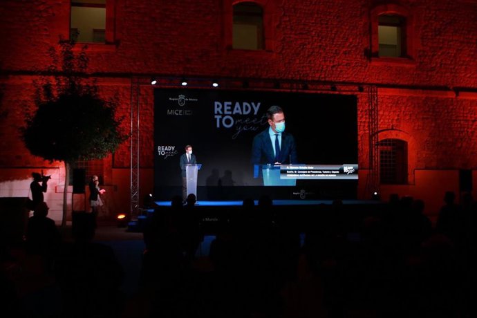 El consejero de Presidencia, Turismo y Deportes, Marcos Ortuño, interviene en el acto de presentación de la marca MICE
