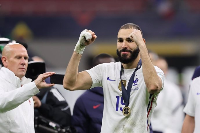 Karim Benzema of France celebrates the victory at the end of the UEFA Nations League, Final football match between Spain and France on October 10, 2021 at San Siro stadium in Milan, Italy - Photo Fabrizio Carabelli / LiveMedia / DPPI