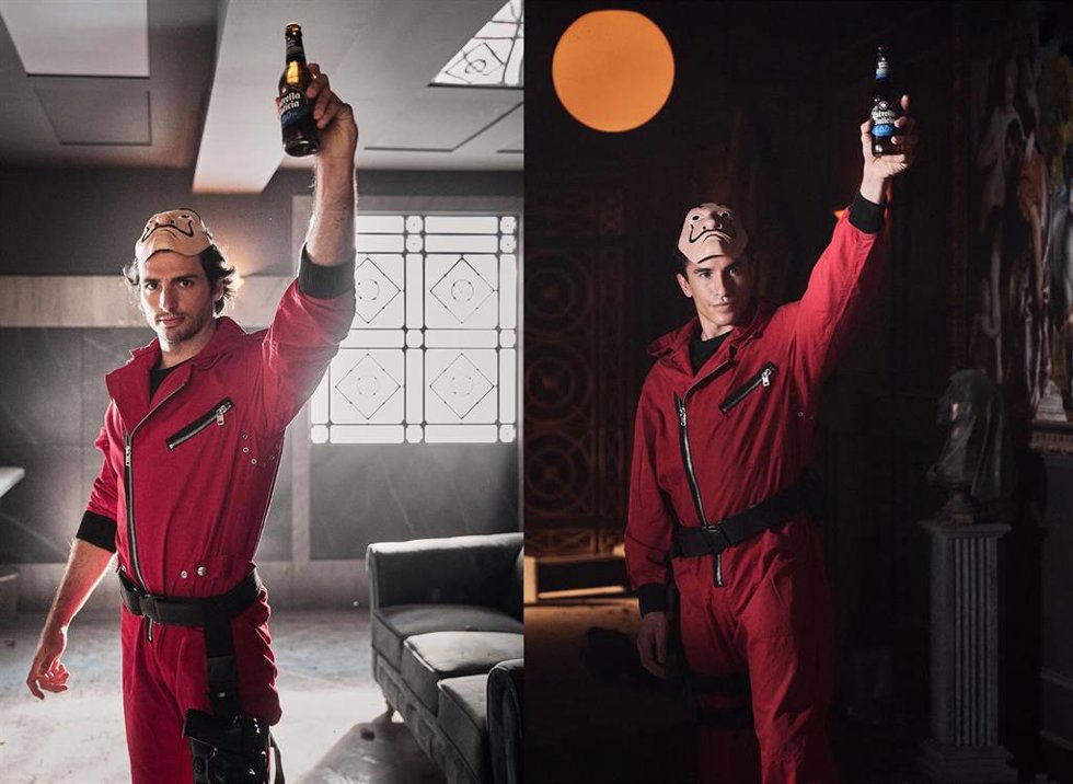 Los pilotos Carlos Sainz y Marc Márquez en una campaña publicitaria con Estrella Galicia 0,0 y La Casa de Papel