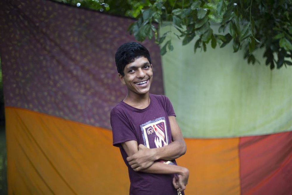 Nayeem, un adolescente de 14 años con discapacidad, que vive  en Char Fasson, Bhola, en Bangladés.