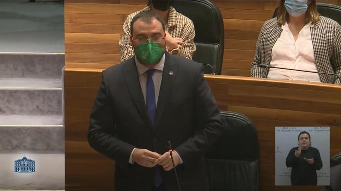 El presidente del Principado de Asturias, Adrián Barbón, en la Junta General.