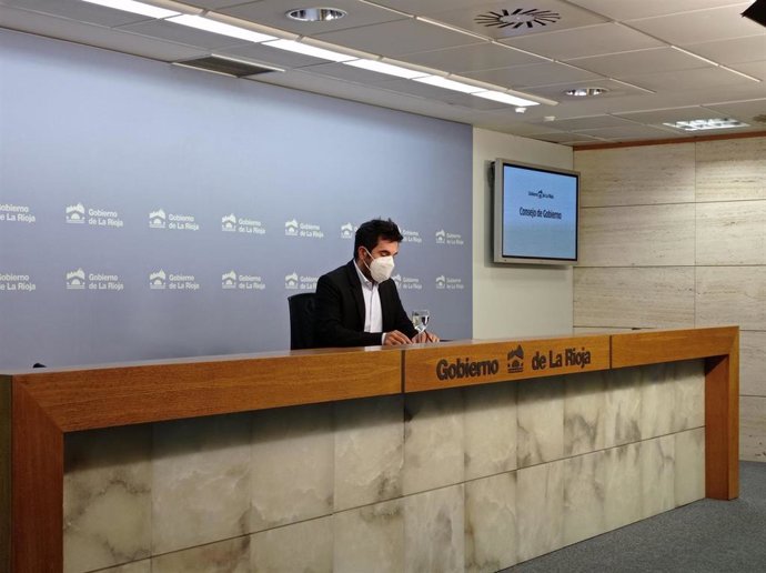 Archivo - El portavoz del Ejecutivo regional, Álex Dorado