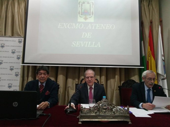 Archivo - Imagen de archivo de Pérez Calero cuando fue reelegido en 2018