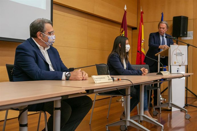 El consejero de Sanidad, Jesús Fernández Sanz, y la consejera de Bienestar Social, Bárbara García Torijano, presiden la inauguración de las I Jornadas Sociosanitarias de Castilla-La Mancha.