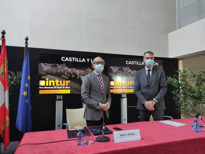 El consejero de Cultura y Turismo de Castilla y León, Javier Ortega, y el director general de la Feria de Valladolid, Alberto Alonso.