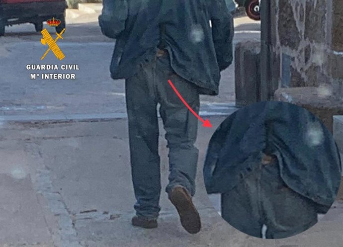 Detenido con el cuchillo oculto