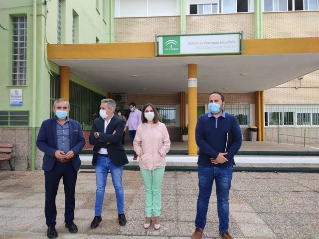 Sutil (2i), en el IES María Cabeza Arellano Martínez, de Mengíbar.