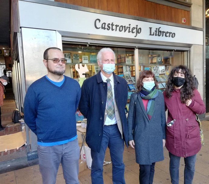 Siete ilustradores dan vida a los escaparates de 8 librerías de Logroño