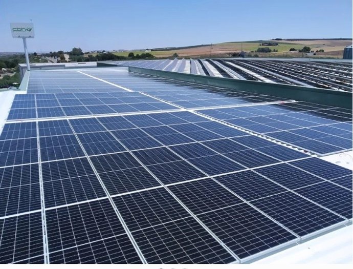 Una instalación industrial de EnchufeSolar.