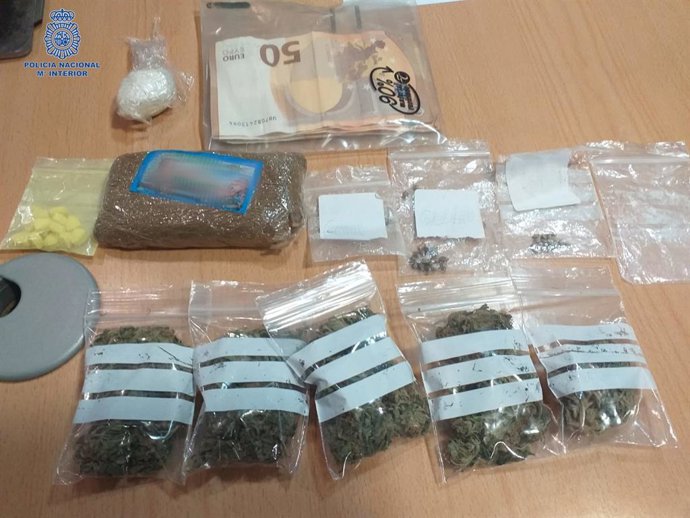 Bolsas con sustancias estupefacientes incautadas a un hombre en Palma.