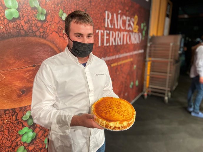 Antonio Navarro, del restaurante Essentia de Tarancón, con la mejor tarta de queso manchego del Congreso Raíz Culinaria.