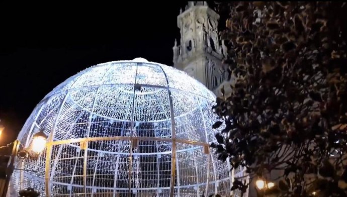 Archivo - Logroño no tendrá estas Navidades Bola Monumental en su iluminación
