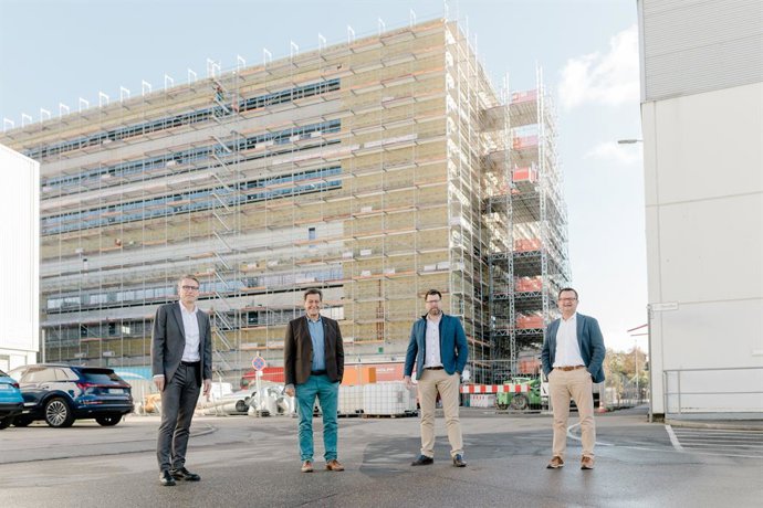 (L. To R.): Fred Schulze, Neckarsulm Plant Manager; Rolf Klotz, Chairman Of The Works Council, Audi AG Plant, Neckarsulm; Oliver Hoffmann, Member Of The Board For Technical Development Of Audi AG; Stephan Reil, Head Of Technical Development, Neckarsulm).