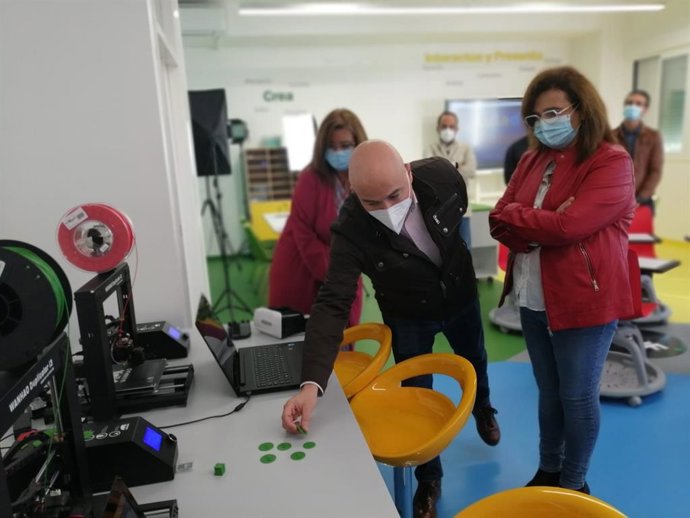 Eslava, durante la visita al Centro del Profesorado de Lebrija
