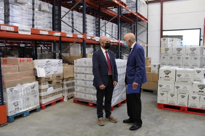 El subdelegado del Gobieno en una visita a Bancosol