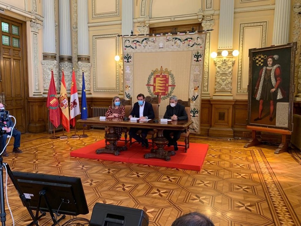 Presentación en el Ayuntamiento de Valladolid del Urban Road Show de Renault y la DGT.