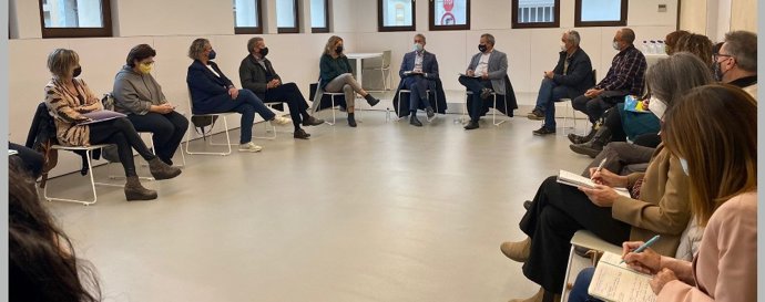 Reunión de las direcciones de los centros educativos de Sant Sadurní d'Anoia (Barcelona) con el conseller de Educación Josep Gonzlez-Cambray