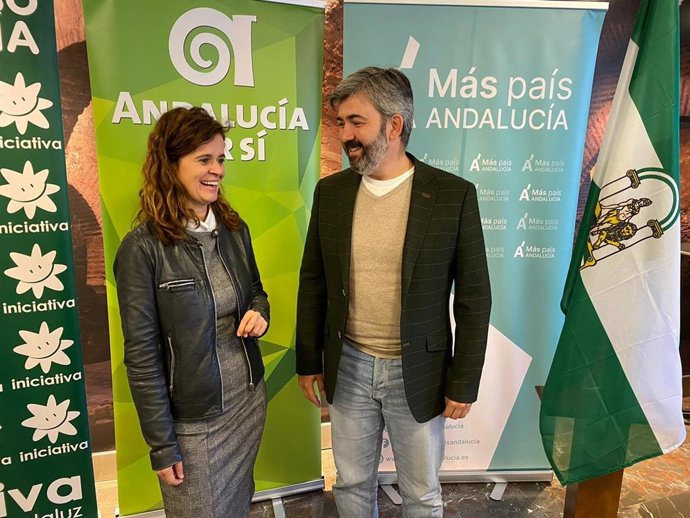 Esperanza Gómez y Modesto González presentan la plataforma.