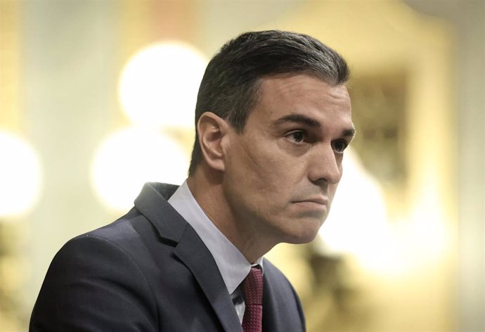 El presidente del Gobierno, Pedro Sánchez, interviene en una sesión plenaria en el Congreso de los Diputados, a 10 de noviembre de 2021, en Madrid, (España). Durante el pleno, el presidente del Gobierno va a informar sobre la Cumbre UE-Balcanes Occident