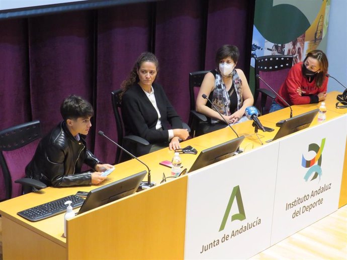 Mesa redonda tras la proyección de 'Hijas de Cynisca' 