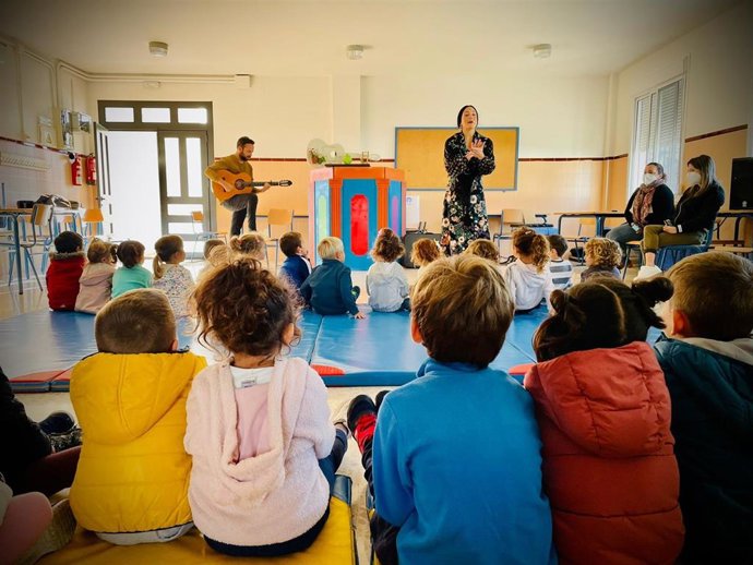 La Diputación lleva el flamenco a los centros educativos de la provincia para conmemorar su Día Internacional