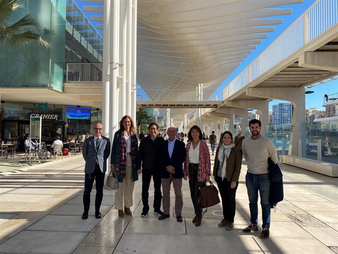 La naviera de lujo Seadream Yacht visita la ciudad de Málaga