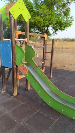 Juego infantil reparado en Espartinas