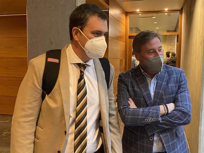 El presidente de CHA, Joaquín Palacín, y el consejero de Vertebración del Territorio, José Luis Soro.