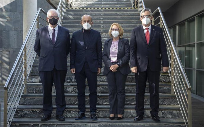 Galo Gutiérrez, director general de Industria y PYME; Javier López Marcano, consejero de Industria; Eva Novoa, directora general de SOERMAR, y Juan Luis Sánchez, presidente del Clúster MarCA