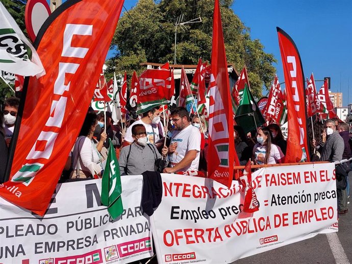 CCOO resalta el "respaldo masivo" del personal de Faisem en la movilización por la estabilidad del empleo
