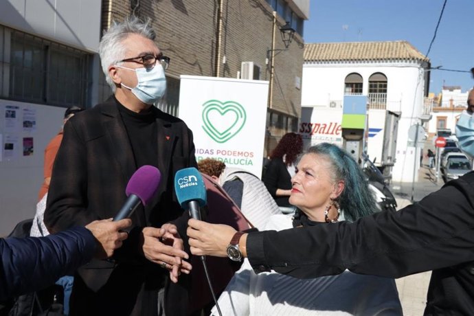 Los portavoces de Unidas Podemos en la provincia, Trinidad Pascual (Podemos) y Manuel Lay (IU).