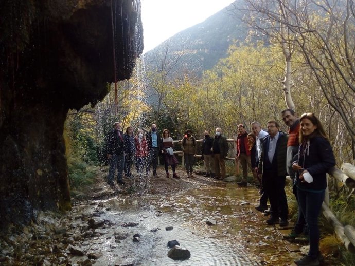 El director general de Medio Natural y Gestión Forestal, Diego Bayona, y la directora del Organismo Autónomo de Parques Nacionales (OAPN), María Jesús Rodríguez,  ha visitado la Reserva de la Biosfera de Ordesa-Viñamala.