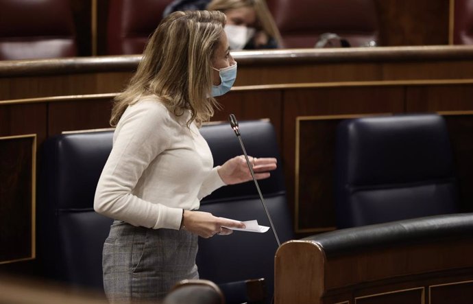 La ministra de Transportes, Movilidad y Agenda Urbana, Raquel Sánchez, interviene en una sesión de control en el Congreso de los Diputados, a 10 de noviembre de 2021, en Madrid, (España). Durante el pleno, el presidente del Gobierno va a informar sobre 