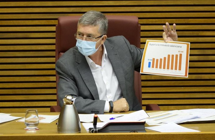 El conseller de Economía, Rafa Climent, comparece en la comisión de Presupuestos de Les Corts