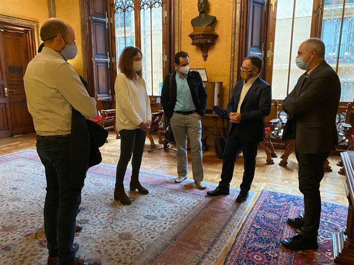 Reunión de la presidenta del Consell de Mallorca, Catalina Cladera, con el Consorcio de Transportes de la isla.