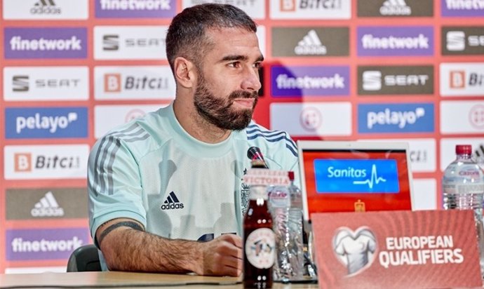 El defensa internacional Dani Carvajal en rueda de prensa.