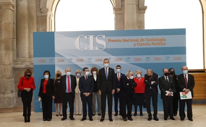 El  Rey Felipe VI junto a autoridades, jurado y premiados