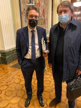 El secretario general de Agricultura, Fernando Miranda, con el presidente de Asaga, Francisco Bello