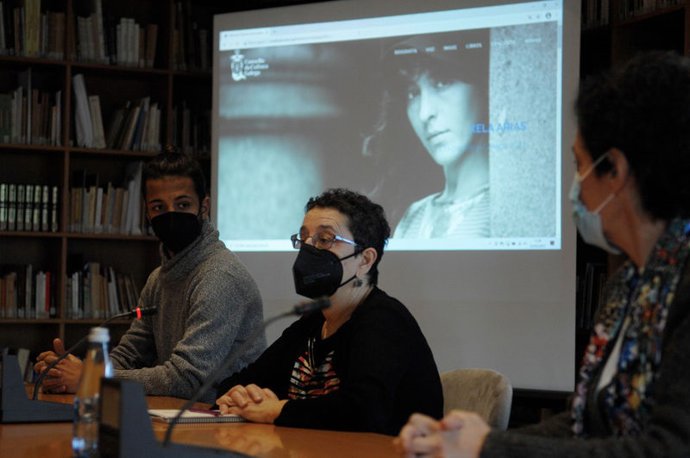 Archivo - La presidenta del Consello da Cultura Galega, Rosario Álvarez, en rueda de prensa sobre Xela Arias