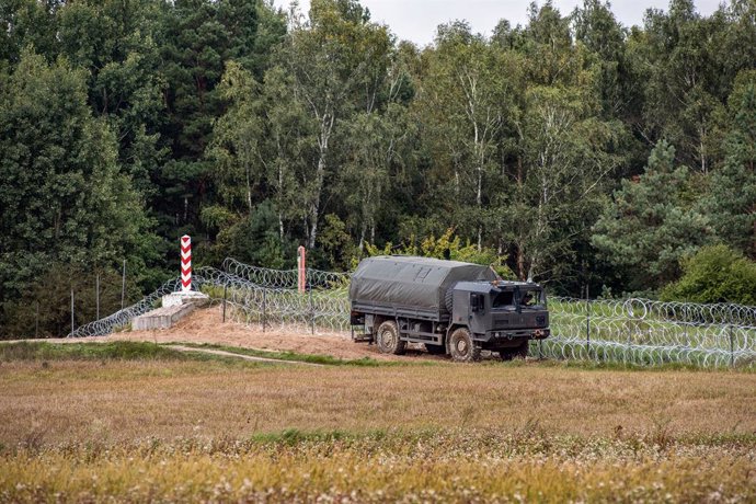 Archivo - Valla en la frontera entre Polonia y Bielorrusia