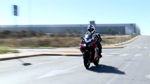 Emiliano López (DragoTT), de un accidente que le dejó en la calle a construir desde Illescas la moto de Batman