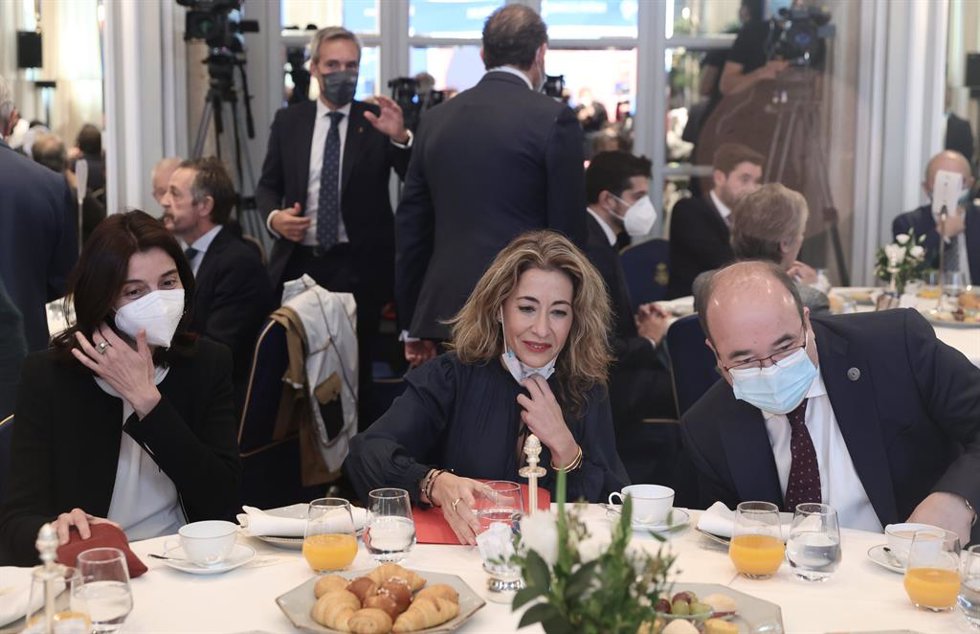 (I-D) La ministra de Justicia, Pilar Llop; la ministra de Transportes, Movilidad y Agenda Urbana, Raquel Sánchez, y el ministro de Cultura y Deporte, Miquel Iceta, en un desayuno informativo del Fórum Europa