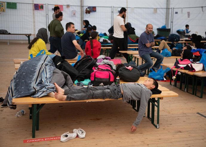 Archivo - Personas evacuadas de Afganistán en la base alemana de Ramstein