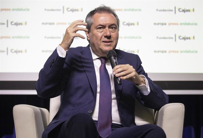 El secretario general del PSOE-A, Juan Espadas, durante su intervención en uno de los encuentros infomativos de Europa Press Andalucía (Foto de archivo).