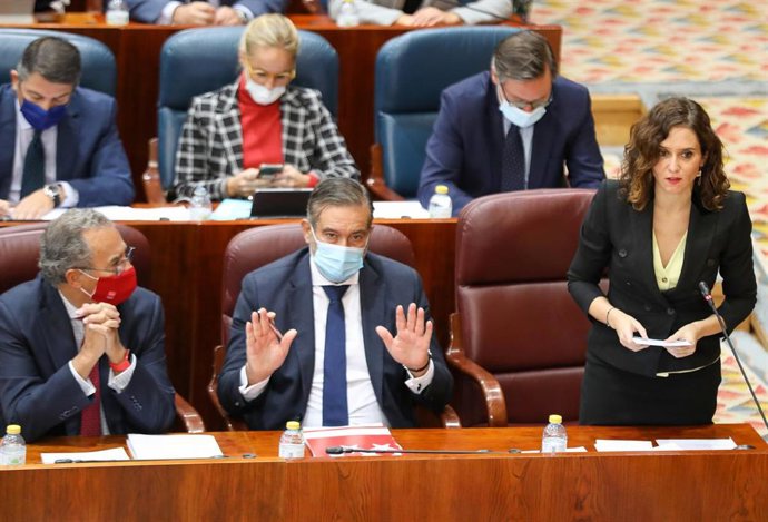 La presidenta de la Comunidad de Madrid, Isabel Díaz Ayuso, interviene en un pleno de la Asamblea de Madrid, a 11 de noviembre de 2021, en Madrid, (España). La sesión plenaria está marcada por un Pleno monográfico sobre la utilización de la figura de la